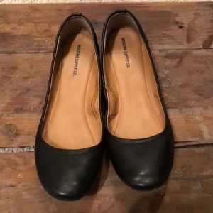 Black ballet flats